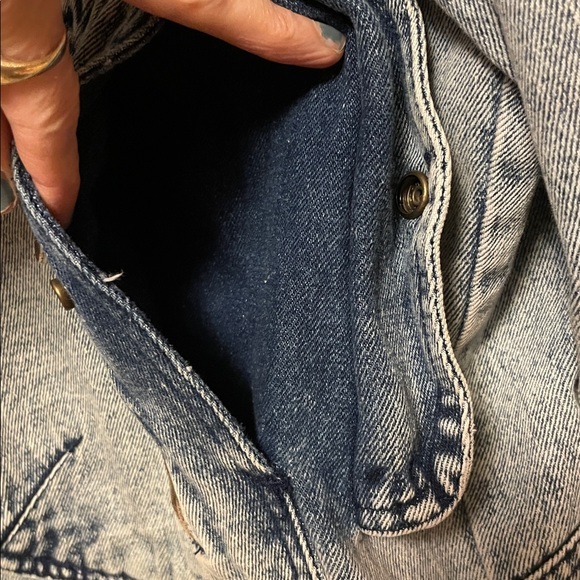Vintage stone washed Light Blue Denim Jacket - Picture 4 of 10